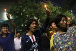 Realizan manifestaciones por la noche en Myanmar