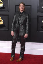 Así brillan las estrellas de la música en la alfombra roja de los Grammy 2021