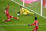 El Bayern jugó con 10 hombres desde el minuto 11 por la expulsión de Alphonso Davies