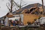 Pat Lindsey, habitante de la localidad de Ohatchee, la más afectada en el condado, dijo a The Associated Press que un vecino suyo murió después de que un tornado destruyó su casa rodante. “Era una gran persona”, señaló Lindsey.