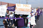 Al llegar a la fiscalía, familia y amistades y colectivos feministas gritaron: ¡Genoveva no murió, Leopoldo la mató! y ¡Justicia, justicia!., Exigen justicia en Torreón por feminicidio de Genoveva