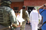 Las vacunas llegaron a bordo de unidades de la Secretaría de la Defensa Nacional (Sedena) debido a que éstas se encuentran almacenadas en el ultracongelador del Hospital Militar Regional., Arranca vacunación contra el COVID en asilos de Torreón