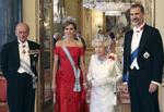 A través de un comunicado, en la cuenta de Twitter de la Familia Real, la Reina Isabel II anunció con profundo dolor que 'su amado esposo, su alteza real el príncipe Felipe, duque de Edimburgo', había fallecido. 'Su alteza real falleció pacíficamente esta mañana en el Castillo de Windsor', agregó.