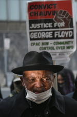 Se manifiestan por un veredicto 'duro' contra expolicía acusado de matar a George Floyd