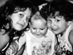 Las hermanas Anahí, Pamela e Ivonne hace 20 años.