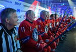 Ejerció de árbitro el presidente de la Federación Internacional de Hockey sobre Hielo (IIHF), René Fasel, con el que Putin abordó la organización del Mundial que se celebrará en 2023 en San Petersburgo.