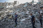 Un portavoz militar israelí agregó que Hamás escogió ese edifico para albergar sus activos precisamente debido a la presencia allí de medios de comunicación, que dijo son 'utilizados como escudos humanos' del grupo.
