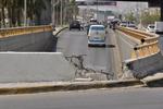 Visibles daños. Los pasos a desnivel de la ciudad de Torreón también presentan daños de consideración. En uno de ellos la varilla está totalmente destrozada.
