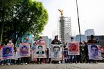 Marchan en Chiapas y CDMX por justicia para casos Ayotzinapa y Mactumactzá
