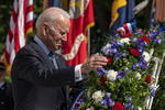 Biden conmemora en Arlington el Día de los Caídos en Guerras