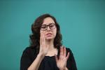 Laura Álvarez y el reto de traducir a AMLO en lengua de señas