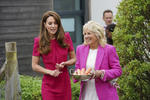 Jill Biden y Kate Middleton se conocen entre niños y conejos en Cornualles