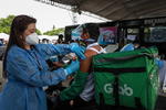Duterte amenaza con detener a quienes se nieguen a vacunarse contra COVID