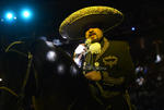 Los gritos de hombres y mujeres cimbraron el recinto al ver en vivo a uno de los máximos exponentes de la música mexicana.