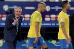 Brasil se impone a Chile y avanza a semifinales de Copa América