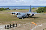 Esta imagen muestra un avión C-130 de transporte de tropas de la Fuerza Aérea de Filipinas, en la isla de Thitu, en el archipiélago disputado de Spratlys, en el Mar de la China Meridional en el oeste de Filipina.