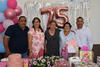 05072021 La señora, Gloria Reyes, celebró su cumpleaños número 75  acompañada de sus hijos.