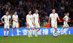 Final - Italy vs England

London (United Kingdom), 11/07/2021.- Declan Rice (2R) and players of England react after the 1-1 during the UEFA EURO 2020 final between Italy and England in London, Britain, 11 July 2021. (Italia, Reino Unido, Londres) EFE/EPA/Laurence Griffiths / POOL (RESTRICTIONS: For editorial news reporting purposes only. Images must appear as still images and must not emulate match action video footage. Photographs published in online publications shall have an interval of at least 20 seconds between the posting.)
DEP Fútbol LONDON BRITAIN SOCCER UEFA EURO 2020 United Kingdom