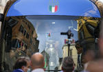 Tras ser recibida por el presidente de la República italiana, Sergio Mattarella, y por el primer ministro, Mario Draghi, Italia subió a un autobús descubier