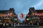 Alumbrado decorativo ilumina Zócalo de CDMX; conmemora 500 años de la Conquista