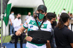 Carlos Acevedo vive su primer partido de Santos lesionado