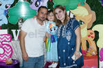 Victoria con sus papás Gerardo de la Torre y Jessica Trasfi
