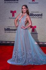 Camila Cabello y Natti Natasha se roban cámara en la alfombra roja de los Premios Billboard de la Música Latina