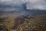 Volcán Cumbre Vieja prosigue camino de destrucción en la isla española de la Palma