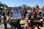 Chilenos reaccionan a muerte de viuda del exdictador Augusto Pinochet