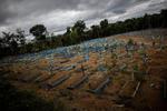 Vista de la antigua zona destinada a las víctimas de la pandemia en el cementerio público Nossa Senhora Aparecida el 8 de enero de 2021, en Manaos, Amazonas (Brasil).