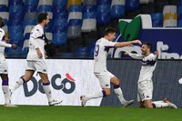 Fiorentina golea 5-2 al Napoli; Lozano expulsado