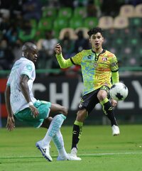 El ecuatoriano Ángel Mena salva a su equipo de la derrota
