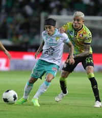 El ecuatoriano Ángel Mena salva a su equipo de la derrota