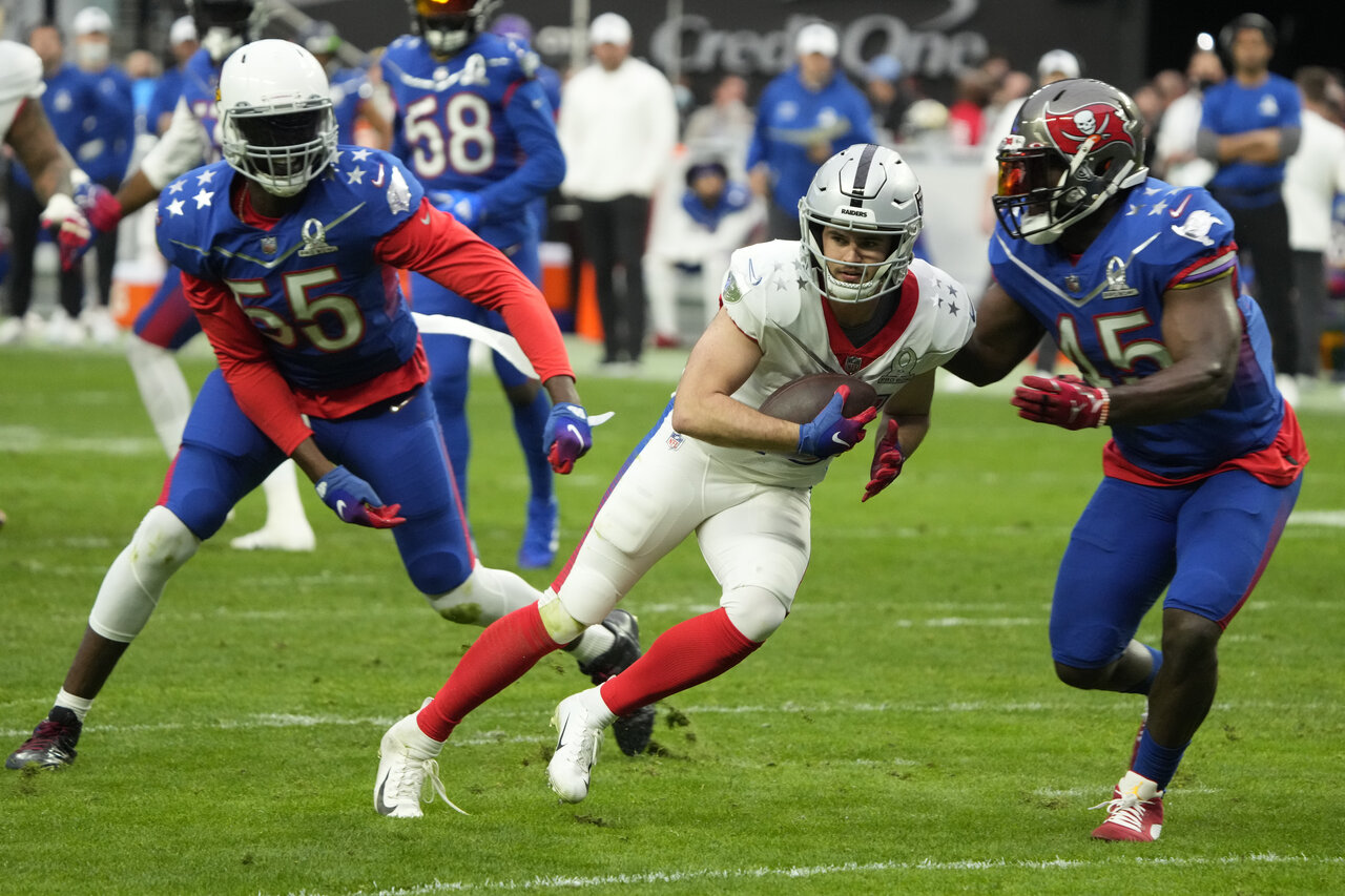 AFC wide receiver Hunter Renfrow, center, of the Las Vegas Raiders