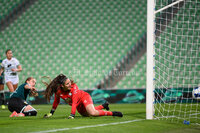 Paulina Gómez #21 Media Leon
Nicole Buenfil #31 Portera Santos

Santos Laguna vs Leon Femenil J06
TSM
Santos Laguna vs León Femenil

Jornada 6 clausura 2022
Fútbol femenil, Liga MX Femenil, soccer
Torreón, Coahuila, México, Deportes #DEP #Soccer