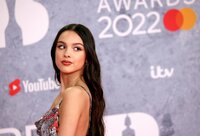 London (United Kingdom), 08/02/2022.- Olivia Rodrigo arrives for the 42nd Brit Awards ceremony at The O2 Arena in London, Britain, 08 February 2022. The annual pop music awards are presented by the British Phonographic Industry (BPI). (Reino Unido, Londres) EFE/EPA/VICKIE FLORES