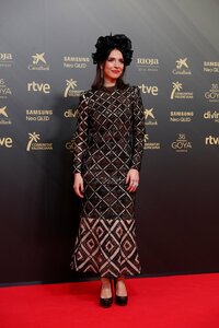 VALENCIA, 12/02/2022.-  La actriz y modelo Carla Campra posa en la alfombra roja a su llegada a la gala de la 36 edición de los Premios Goya que tiene lugar este sábado en el Palau de les Arts de Valencia. EFE/Biel Aliño
