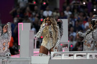 Mary J. Blige perform during halftime of the NFL Super Bowl 56 football game between the Los Angeles Rams and the Cincinnati Bengals, Sunday, Feb. 13, 2022, in Inglewood, Calif. (AP Photo/Tony Gutierrez)