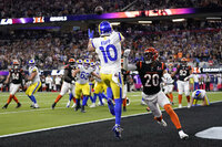 Los Angeles Rams wide receiver Cooper Kupp (10) catches a touchdown against Cincinnati Bengals cornerback Eli Apple (20) during the second half of the NFL Super Bowl 56 football game Sunday, Feb. 13, 2022, in Inglewood, Calif. (AP Photo/Marcio Jose Sanchez)