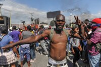 Miles de trabajadores en Haití demandan alza al salario mínimo frente a represión