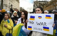 Evacuaciones y protestas: el rostro humano de la guerra entre Rusia y Ucrania