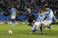 SAN SEBASTIÁN, 24/02/2022.- El delantero de la Real Sociedad Mikel Oyarzabal, tras el partido de dieciseisavos de Liga Europa que disputan Real Sociedad y RB Leipzig, este jueves en el estadio Reale Arena de San Sebastián. EFE/ Javier Etxezarreta
