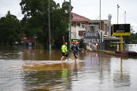Sydney (Australia), 08/03/2022.- Flooded Argyle Street at the Camden Bowling Club in Camden, South Western Sydney, New South Wales, Australia, 08 March 2022. People in south and southwestern Sydney suburbs have been told to evacuate as quickly as possible amid warnings rain could lead to more flooding and landslide. (Inundaciones) EFE/EPA/DEAN LEWINS AUSTRALIA AND NEW ZEALAND OUT