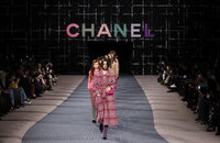 El homenaje de Chanel a los Highlands en la pasarela de París