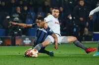 Bergamo (Italy), 10/03/2022.- Atalanta's Luis Muriel scores the goal 2-1 during the UEFA Europa League round of 16 first leg soccer match Atalanta BC vs Bayer 04 Leverkusen at the Gewiss Stadium in Bergamo, Italy, 10 March 2022. (Italia) EFE/EPA/PAOLO MAGNI