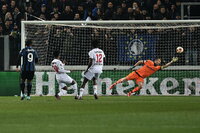 Bergamo (Italy), 10/03/2022.- Atalanta's Luis Muriel celebrates after goal 2-1 with Zappacosta Davide during the UEFA Europa League round of 16 first leg soccer match Atalanta BC vs Bayer 04 Leverkusen at the Gewiss Stadium in Bergamo, Italy, 10 March 2022. (Italia) EFE/EPA/PAOLO MAGNI