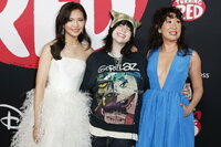 Los Angeles (United States), 02/03/2022.- (L-R) Canadian actress Sandra Oh, US singer-songwriter Billie Eilish and US actress Rosalie Chiang attend the premiere of the movie 'Turning Red' at El Capitan Theatre in Los Angeles, California, USA, 01 March 2022. (Cine, Estados Unidos) EFE/EPA/CAROLINE BREHMAN