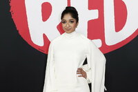 Los Angeles (United States), 02/03/2022.- (L-R) US actress Rosalie Chiang, US singer-songwriter Billie Eilish and Canadian actress Sandra Oh attend the premiere of the movie 'Turning Red' at El Capitan Theatre in Los Angeles, California, USA, 01 March 2022. (Cine, Estados Unidos) EFE/EPA/CAROLINE BREHMAN