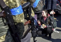 Kyiv (Ukraine), 14/03/2022.- A woman eats after she was evacuated from a village nearby Kyiv occupied by the Russian army, to state-controlled territory in Bilihorodka village not far from Kyiv (Kiev), Ukraine, 14 March 2022. Russian troops entered Ukraine on 24 February prompting the country's president to declare martial law and triggering a series of announcements by Western countries to impose severe economic sanctions on Russia. (Atentado, Rusia, Ucrania) EFE/EPA/OLEG PETRASYUK