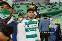 Santos Laguna golea a Xolos y se mete a zona de repesca